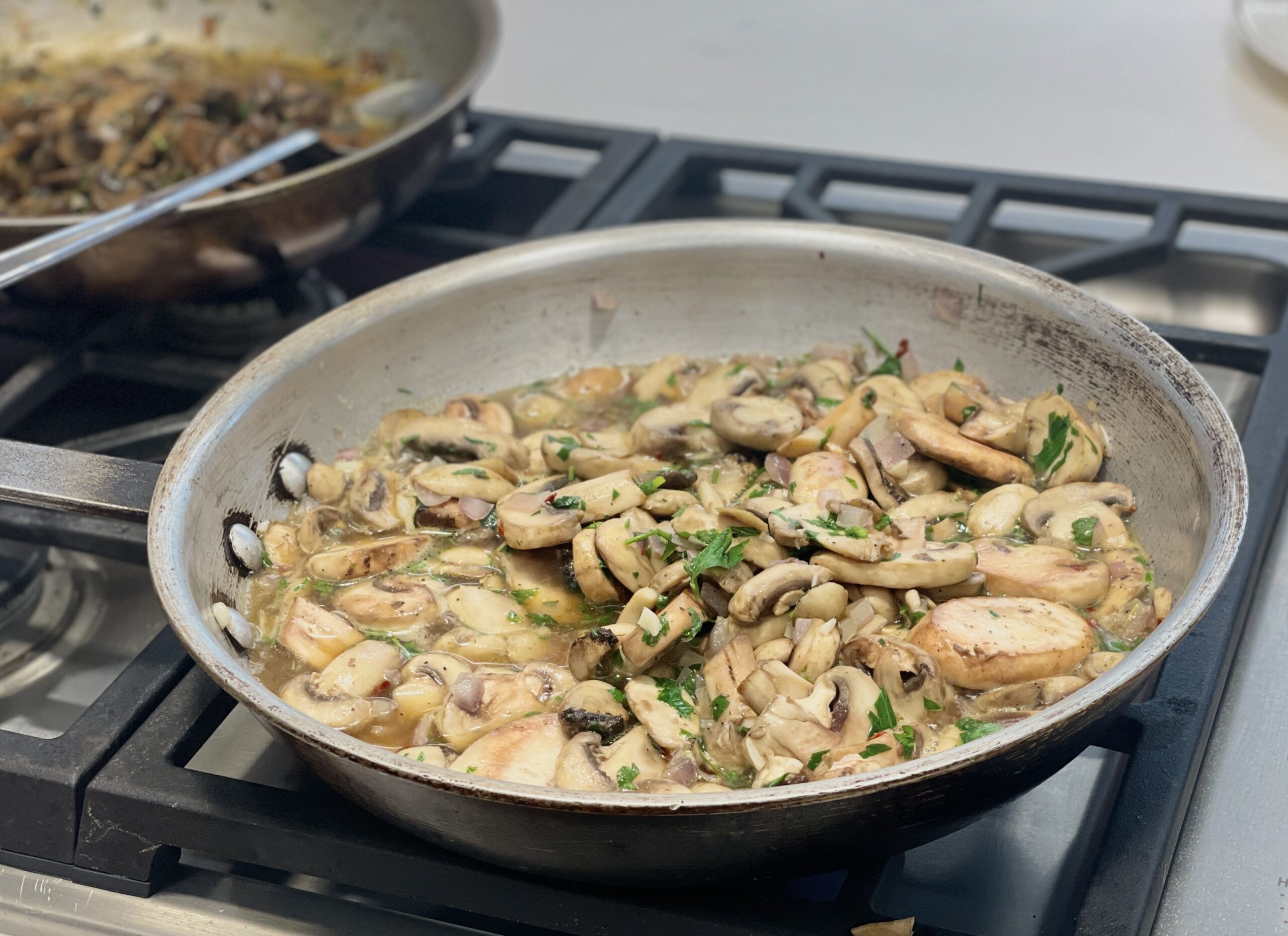 Mushroom scampi on the stove